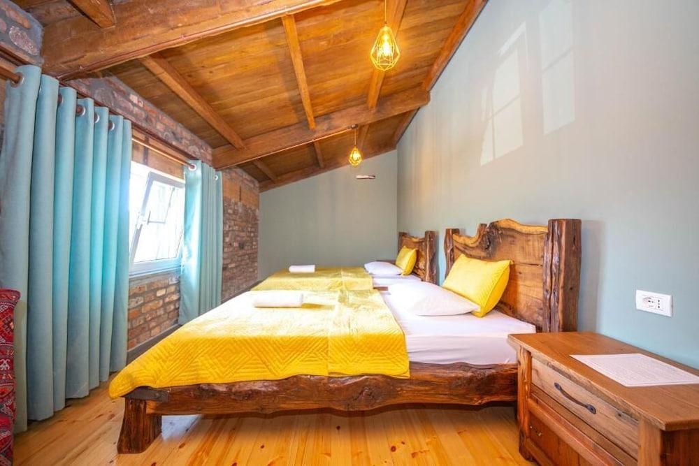 Hani i Taulant Shahinit