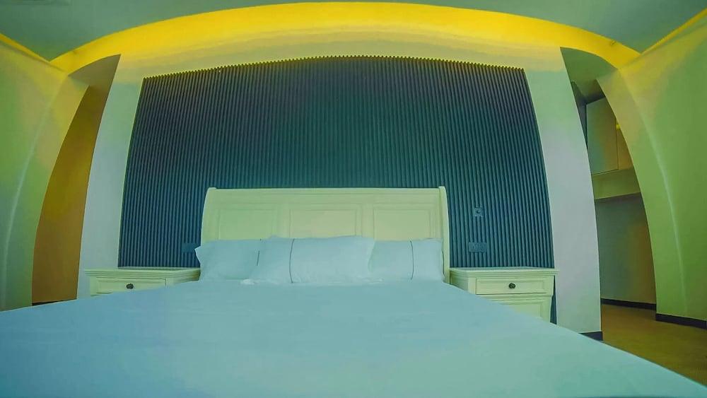 Chebera Elephant Paw Lodge