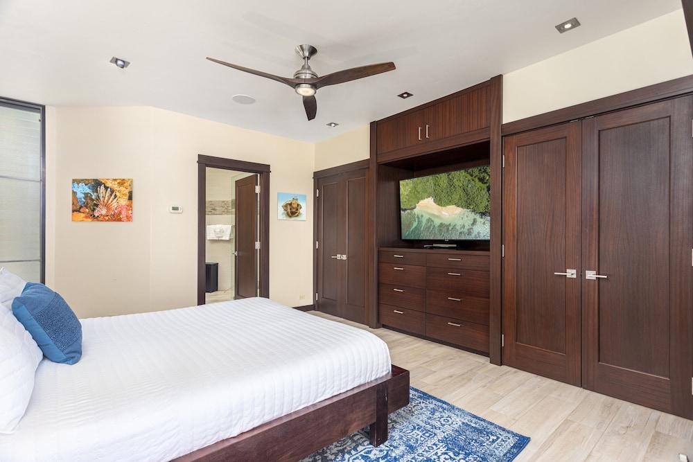 Puu Poa 407 2 Bedroom Condo by RedAwning