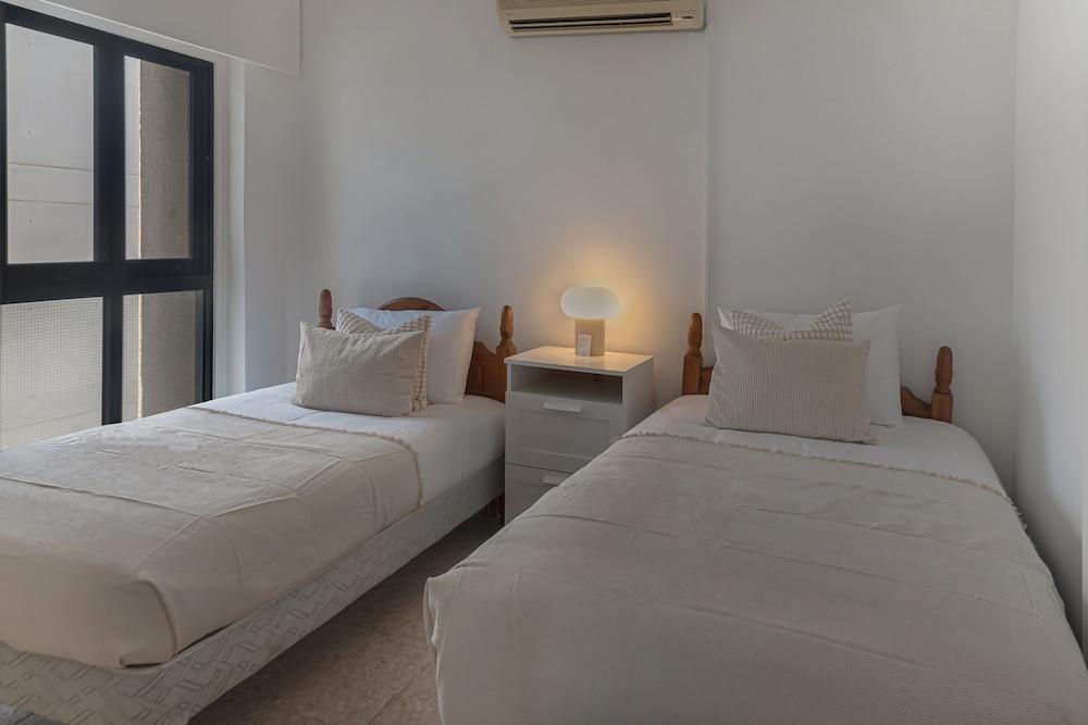 Phaedrus Living Seaview Phinikoudes Flat