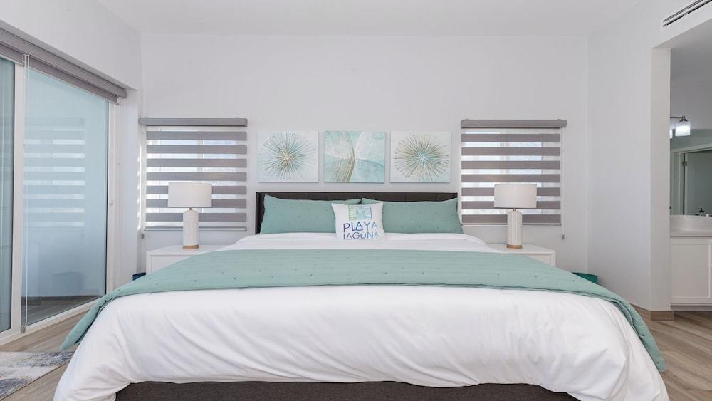 Playa Laguna by Kivoya