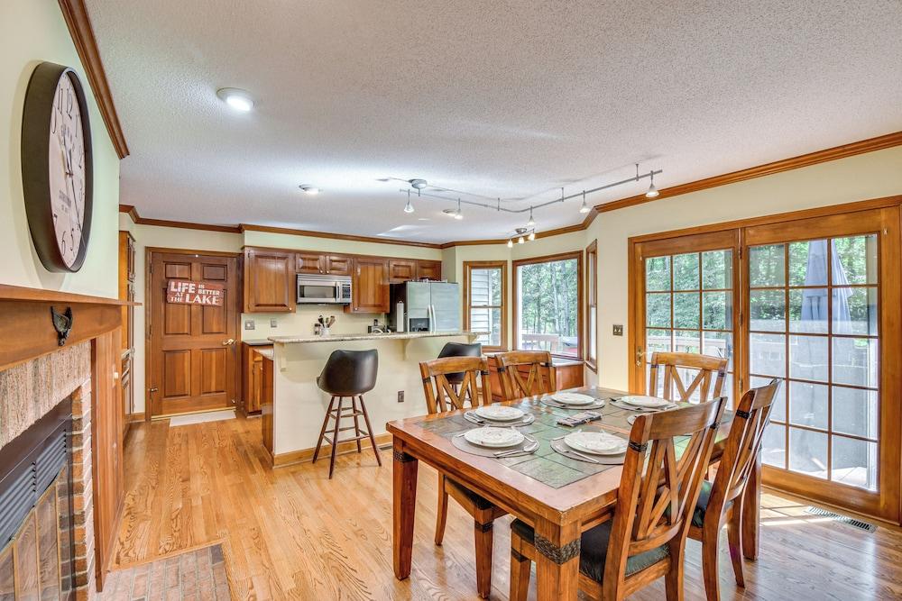 Anderson Retreat: Private Dock, Kayaks, Fire Pit!