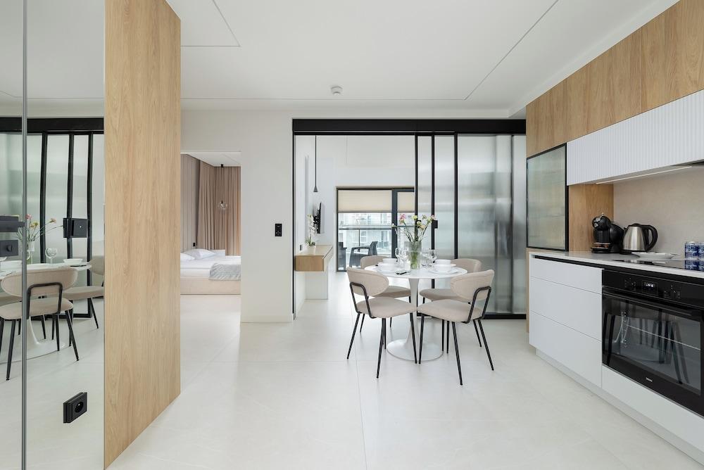 Beachside Apartment by Renters