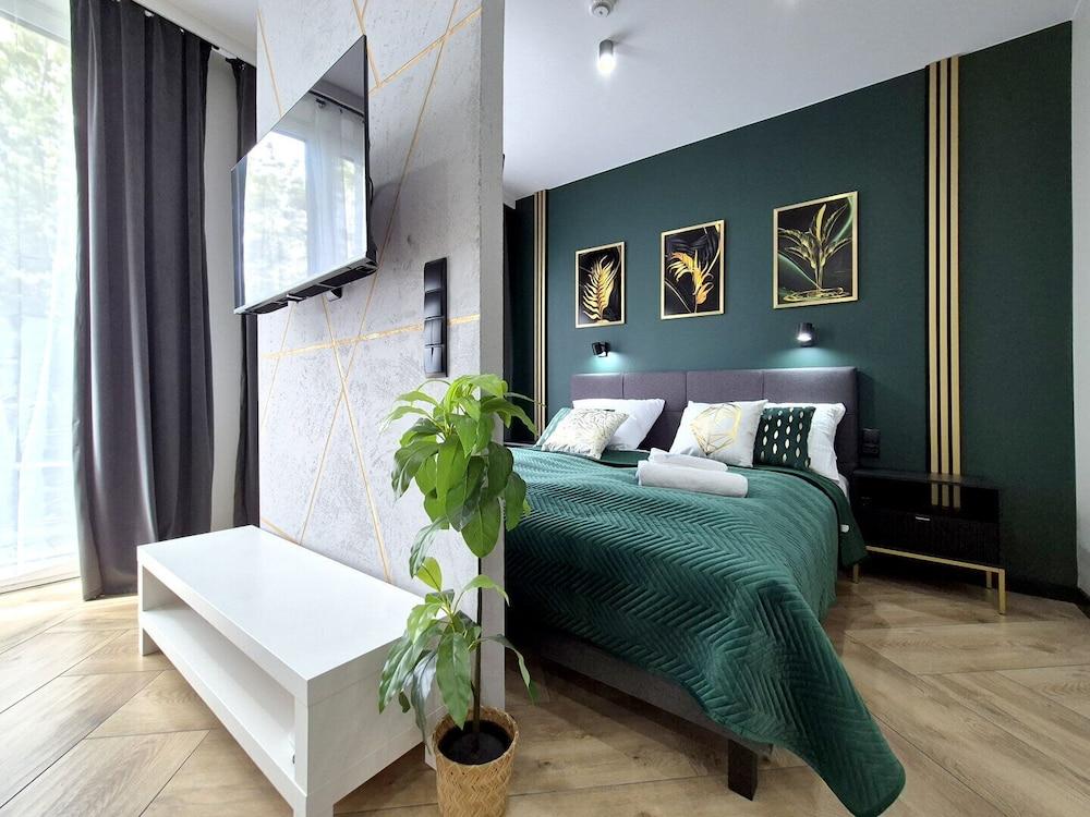 Sea Side Garden by Baltic Home