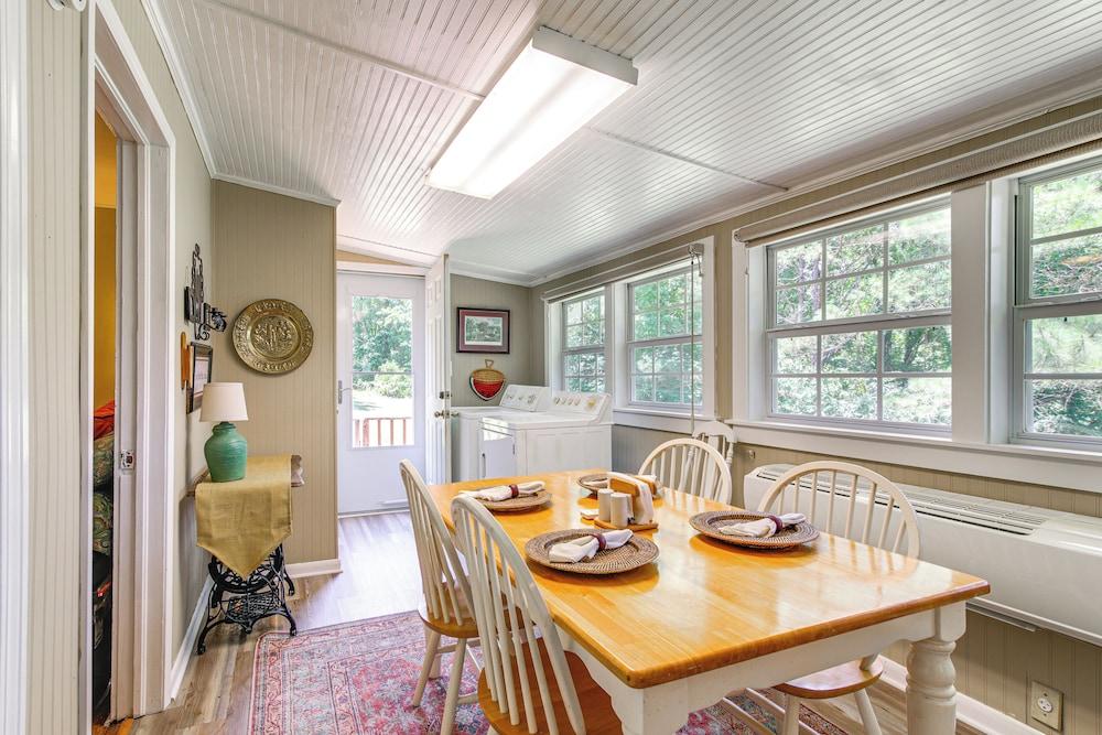 Charming Country Home w/ Yard - 14 Mi to Ole Miss!