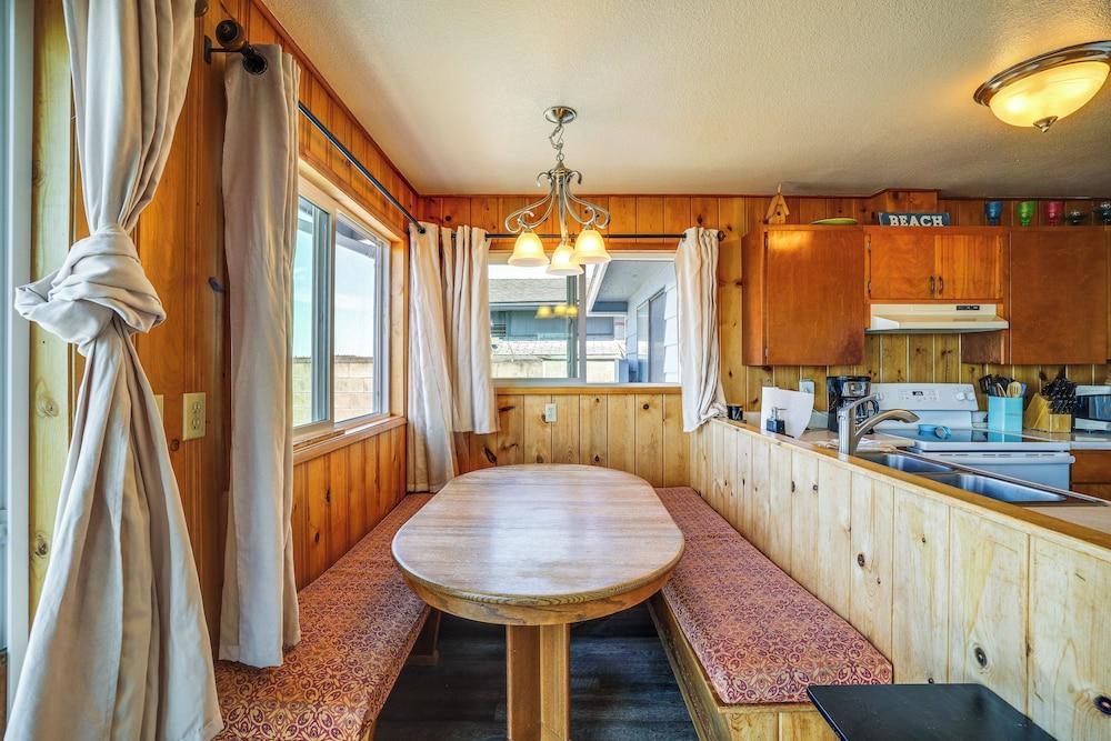 Oceanfront Cottage w/ Patio & Views in Birch Bay!