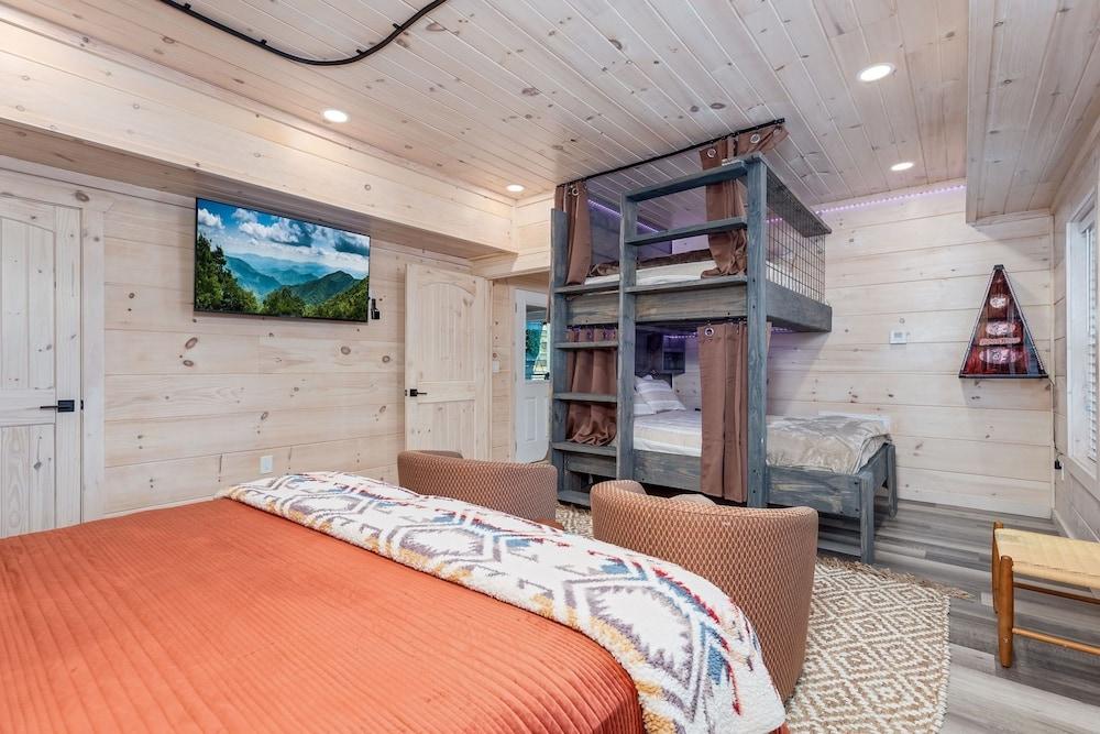 Abide 3 Bedroom Cabin by RedAwning