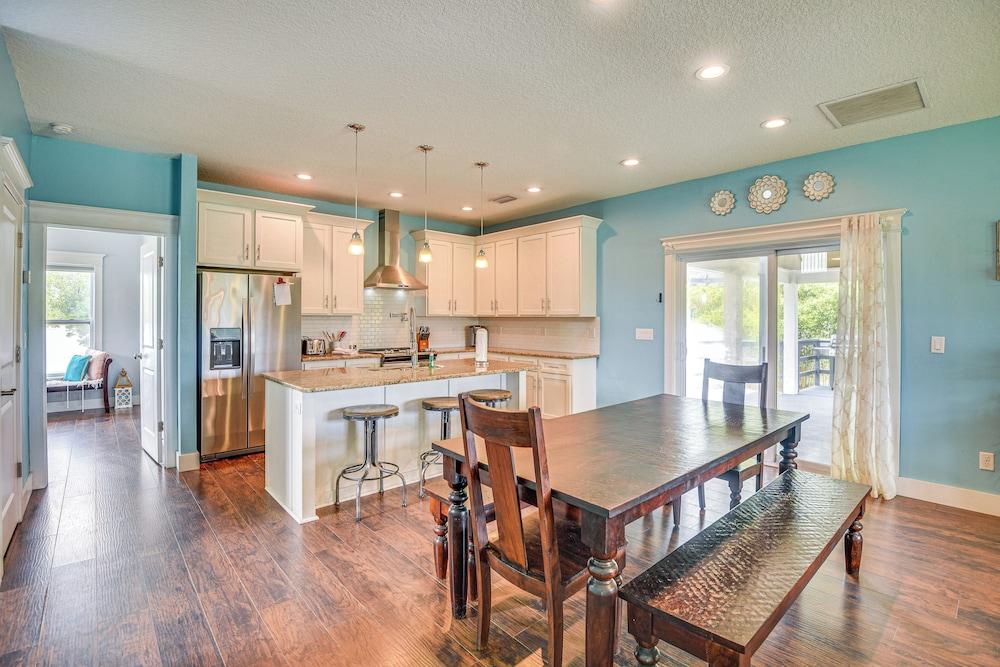 Close to Beaches: Palm Coast Home w/ Deck!