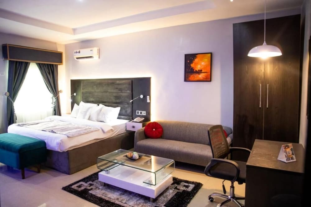 Zucchini Hotel and Apartment