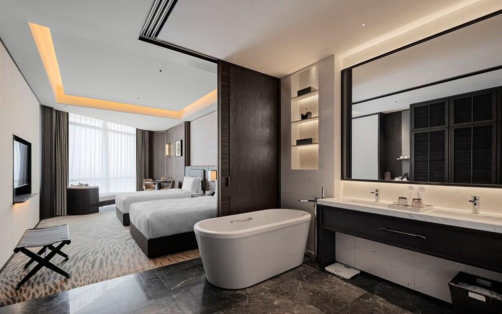 WHITE SWAN HOTEL SHANTOU