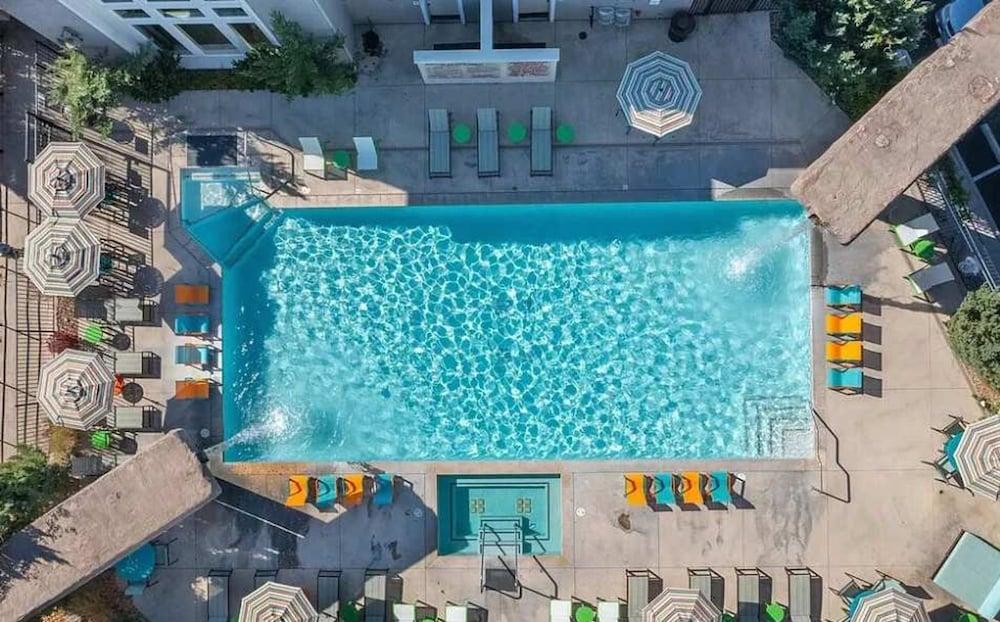 Marketing in Reno With 2 Bedrooms and 2 Bathrooms