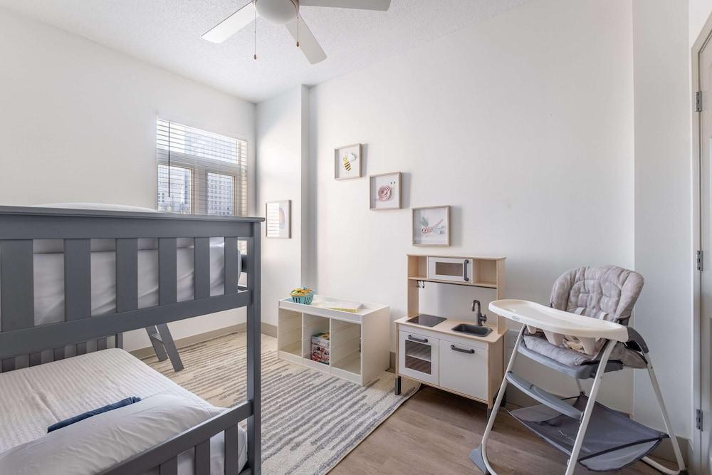 Luxury Central Apartment with Gym