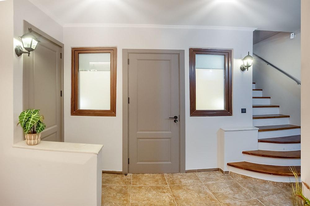 HB apartments Hill House