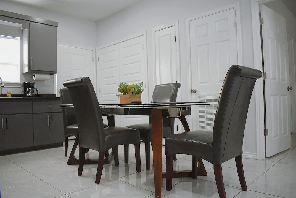 Elegant Apartment 10 min to Mercedes Outlets