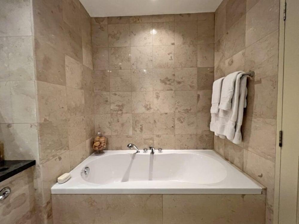 Waterside Apartment 101 by Island Villas