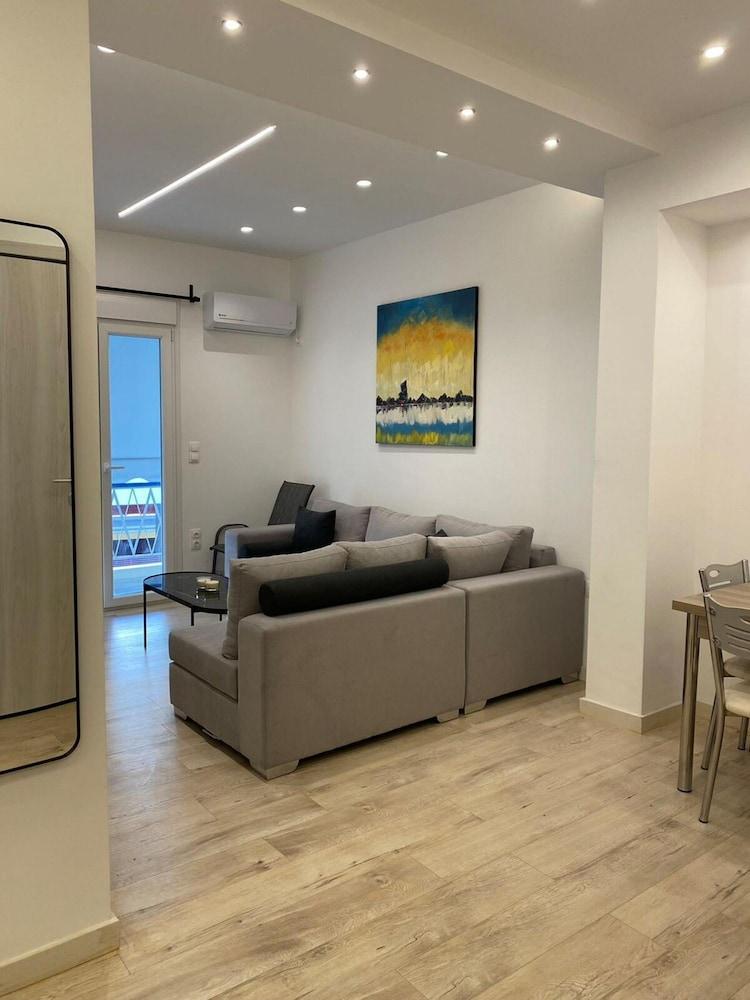 Elysian Apartment - At067