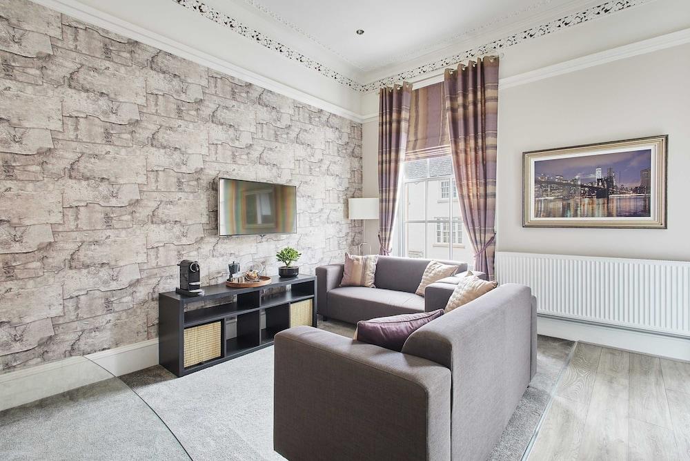 Host Stay Mayford Studio