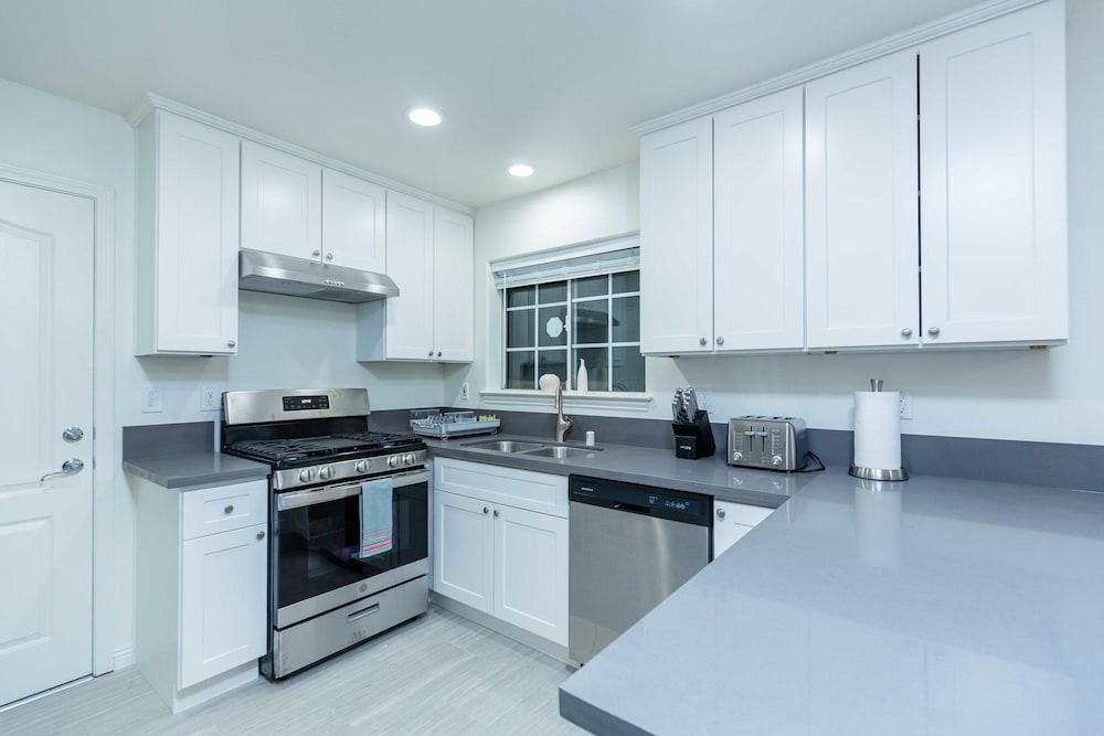 Elegant Pasadena Retreat Prime Comfort Awaits