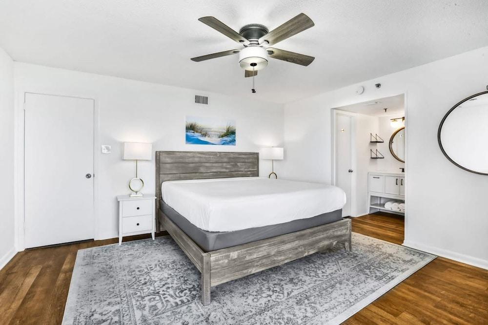 Phoenix III 3031 Beachfront End-unit