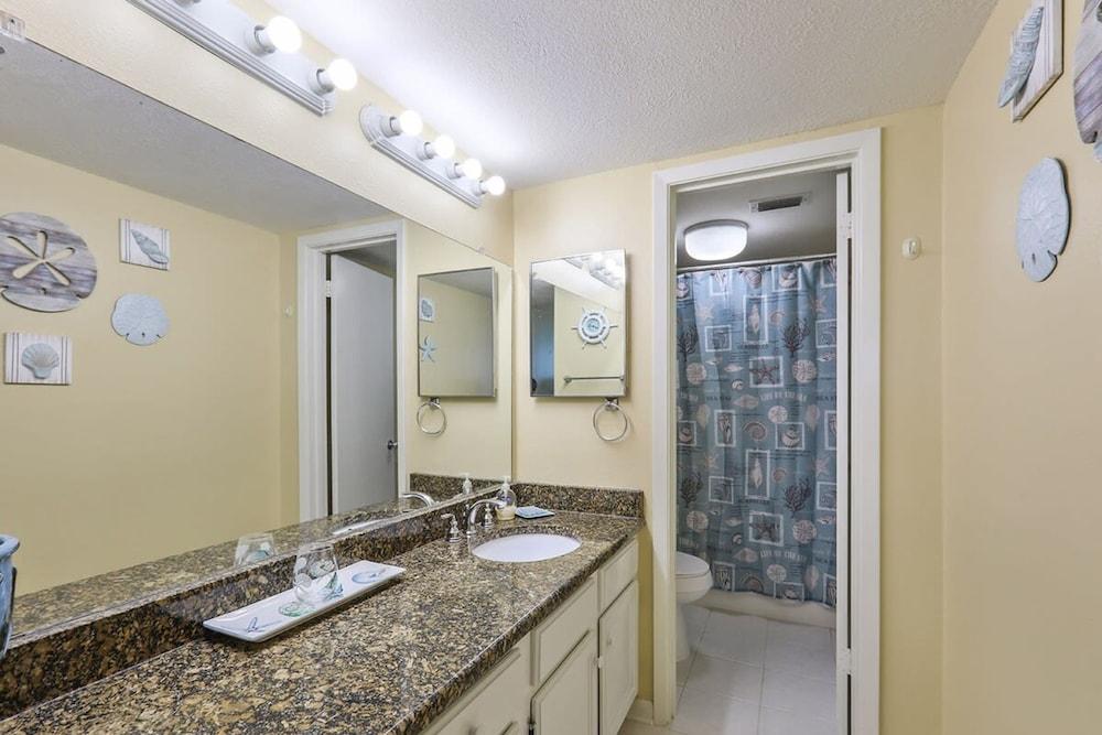 Phoenix I 1047 Gulf-front 2 2 A Amenities