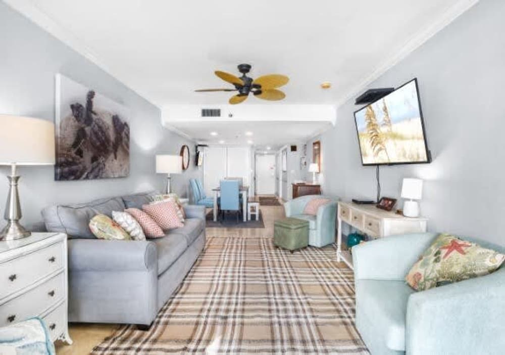 Phoenix I 1112 11th Floor Splash pad Beachfront