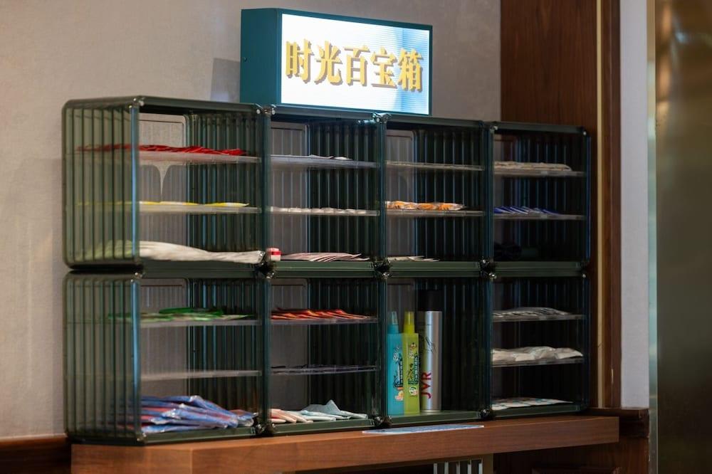 Nostalgia S Hotel(Shanghai Railway Station & Suzhou Creek)