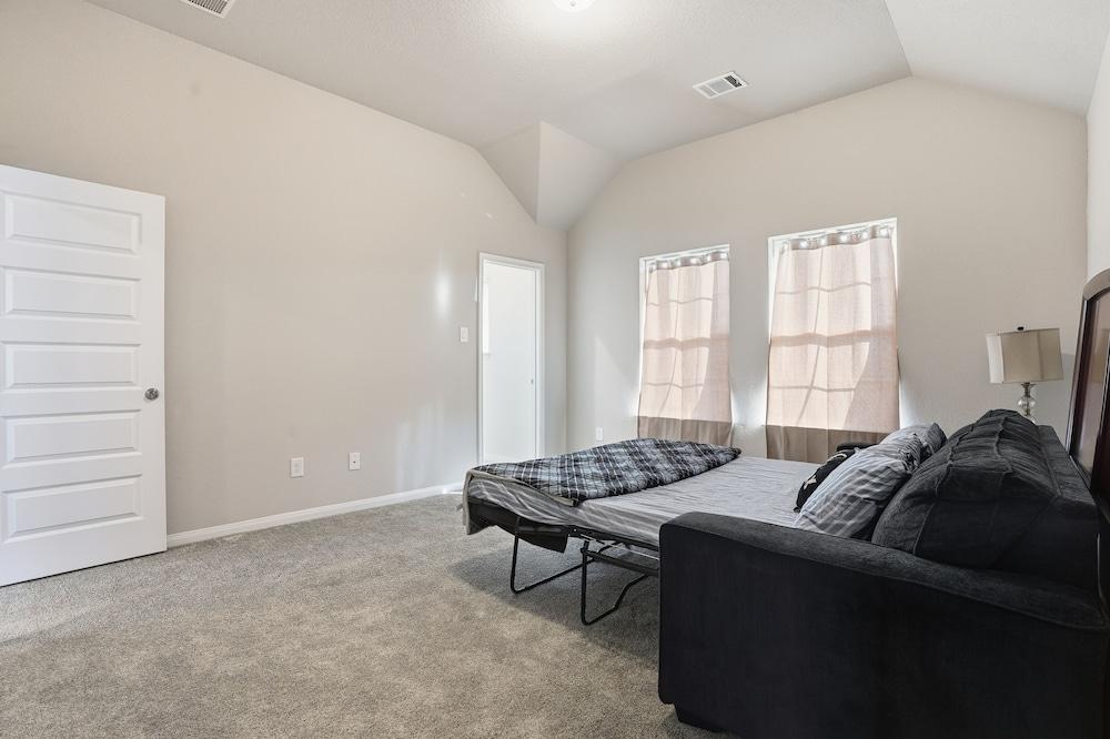 Gorgeous Lake Conroe Home, Affordable Nightly Rent by RedAwning