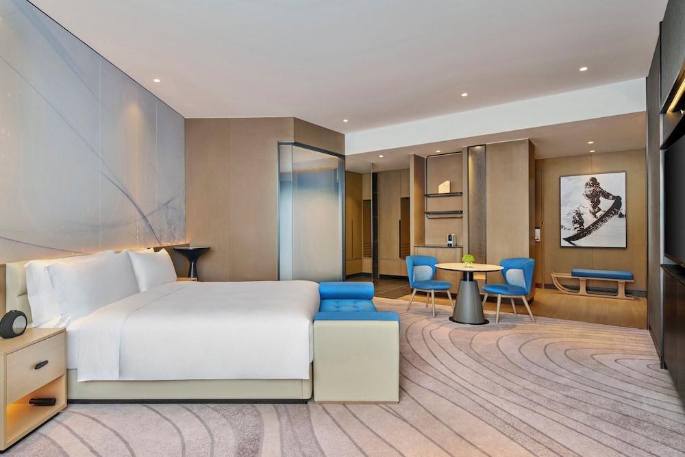 Crowne Plaza Shanghai Snow World by IHG