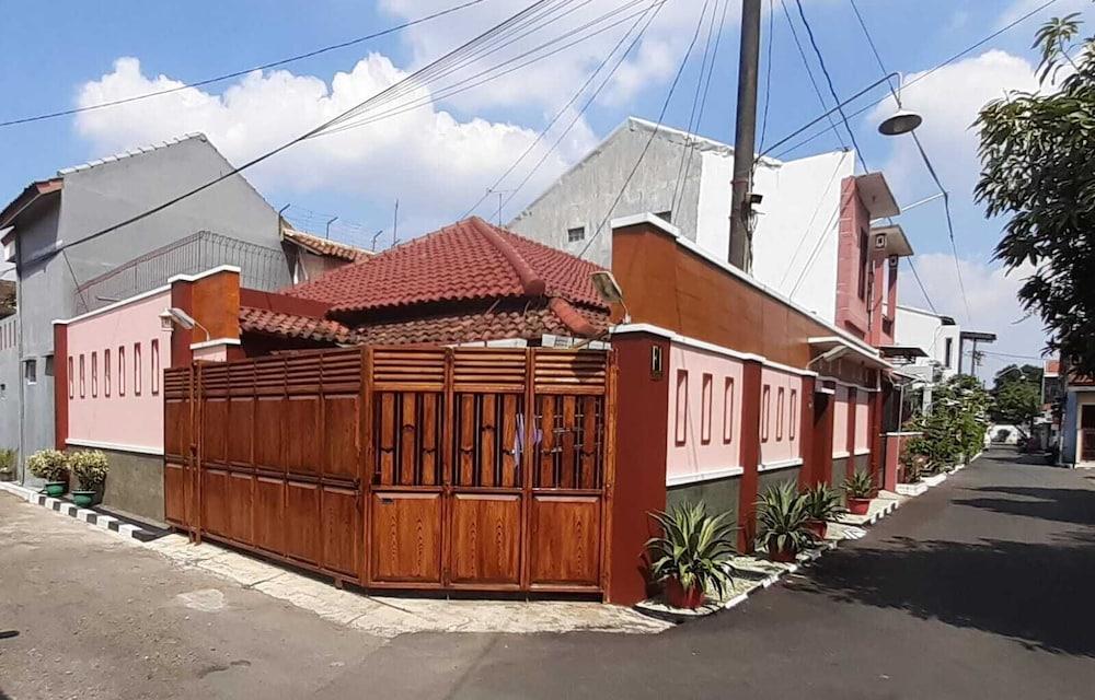 Homestay Cendana Candi-1