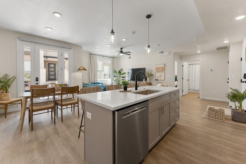 Deja Blue At Desert Color 2 Bedroom Condo