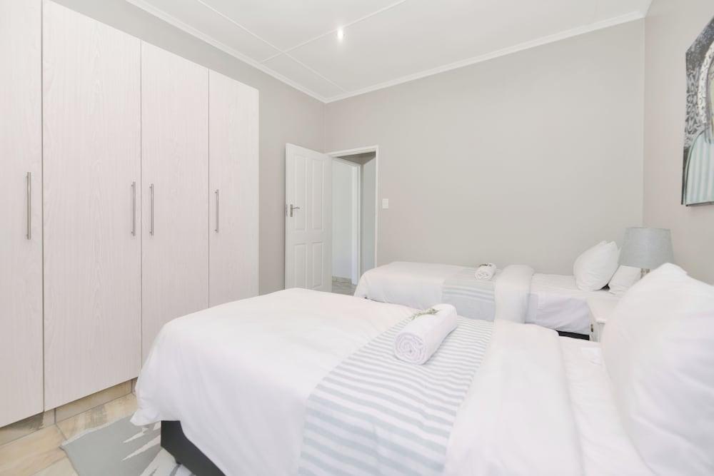 Lands Edge Eco Friendly Cottages