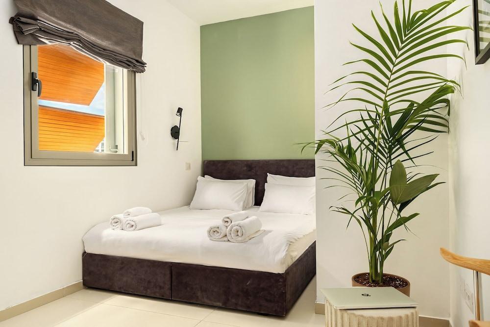 Shenkin Eclectic Blue Apt by Sea N' Rent