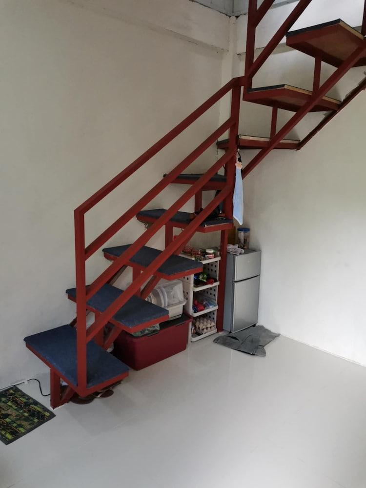 1 Bed House - Sleeps 2 - Parking - Wifi