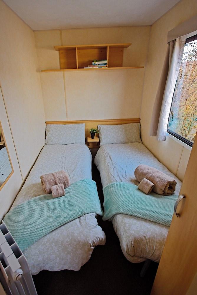 Comfortable Mobile Home in the Countryside