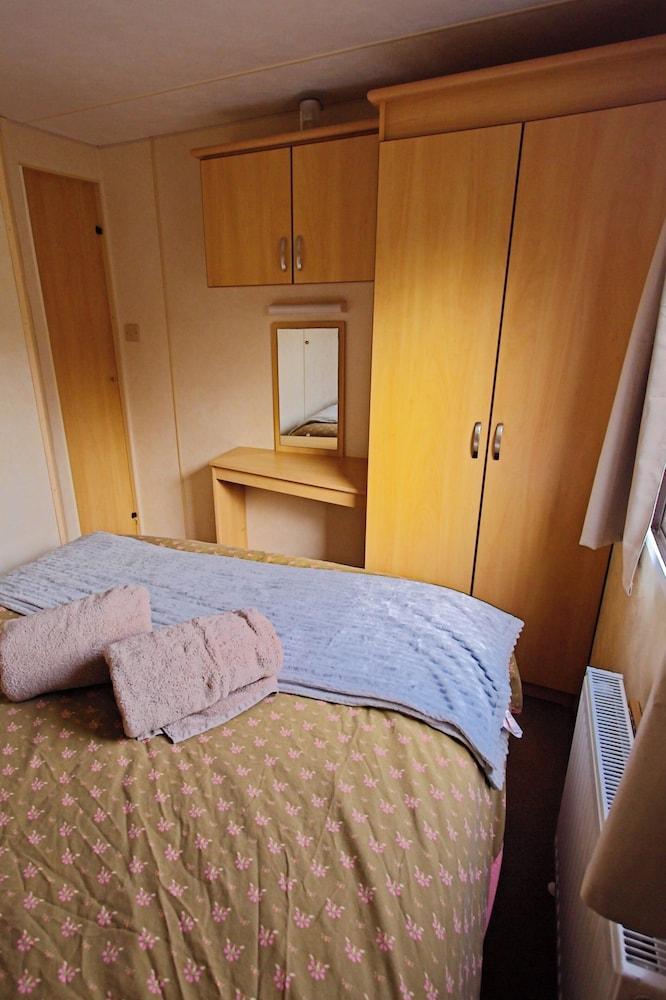 Comfortable Mobile Home in the Countryside