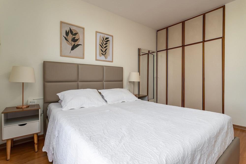 (1402) 2 Suítes, Vista para o Mar e Cristo