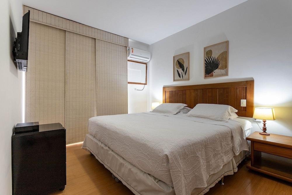 (902-A) Apartamento com Suíte no Coração Leblon