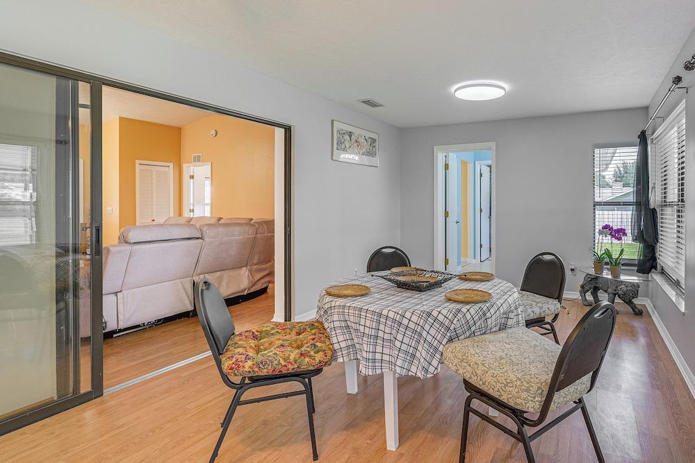 11 Mi to Dtwn: Ocala Home w/ Screened-in Lanai!