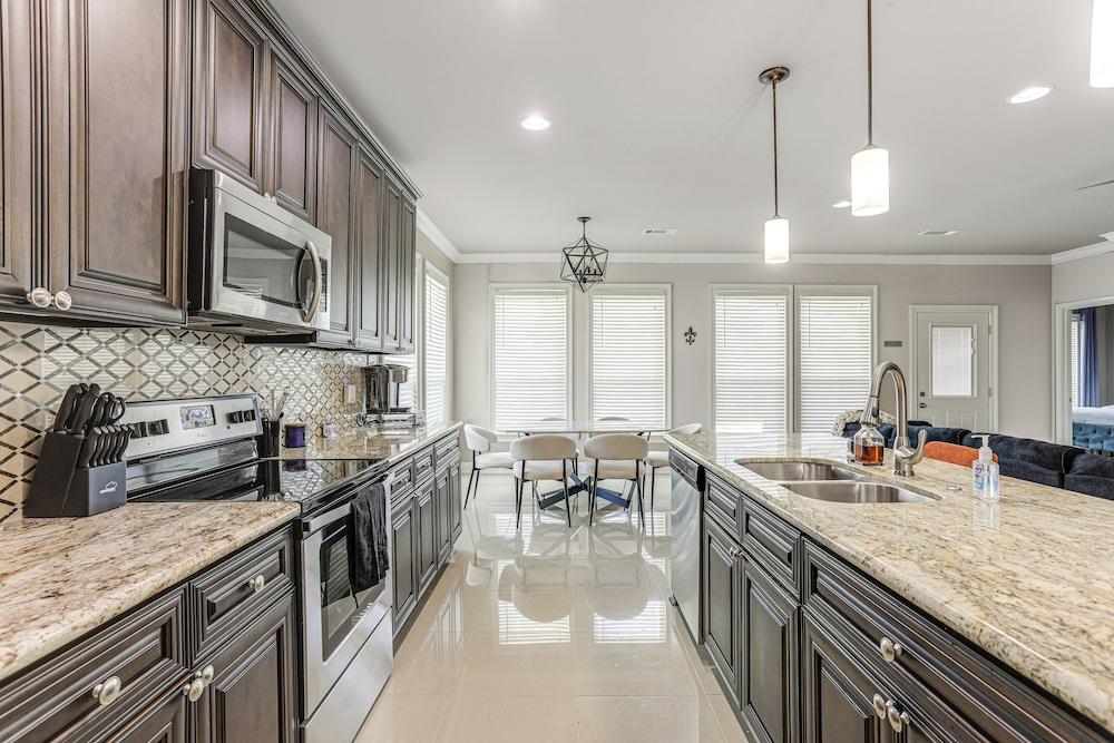 Arabi Home w/ Deck: 7 Mi to Downtown New Orleans!