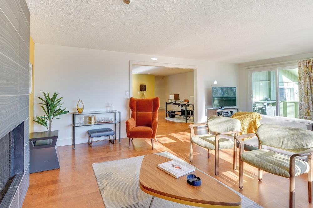 Medford Vacation Rental w/ En-suite Bathrooms!