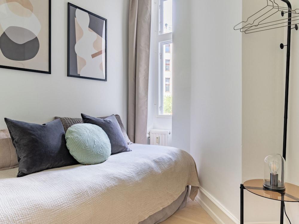 Sanders Shield - 3 Bedroom Apartment With Balcony