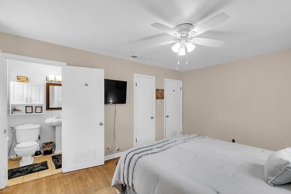 Cozy Family Retreat With Spacious Yard 2 Bedroom Home by RedAwning