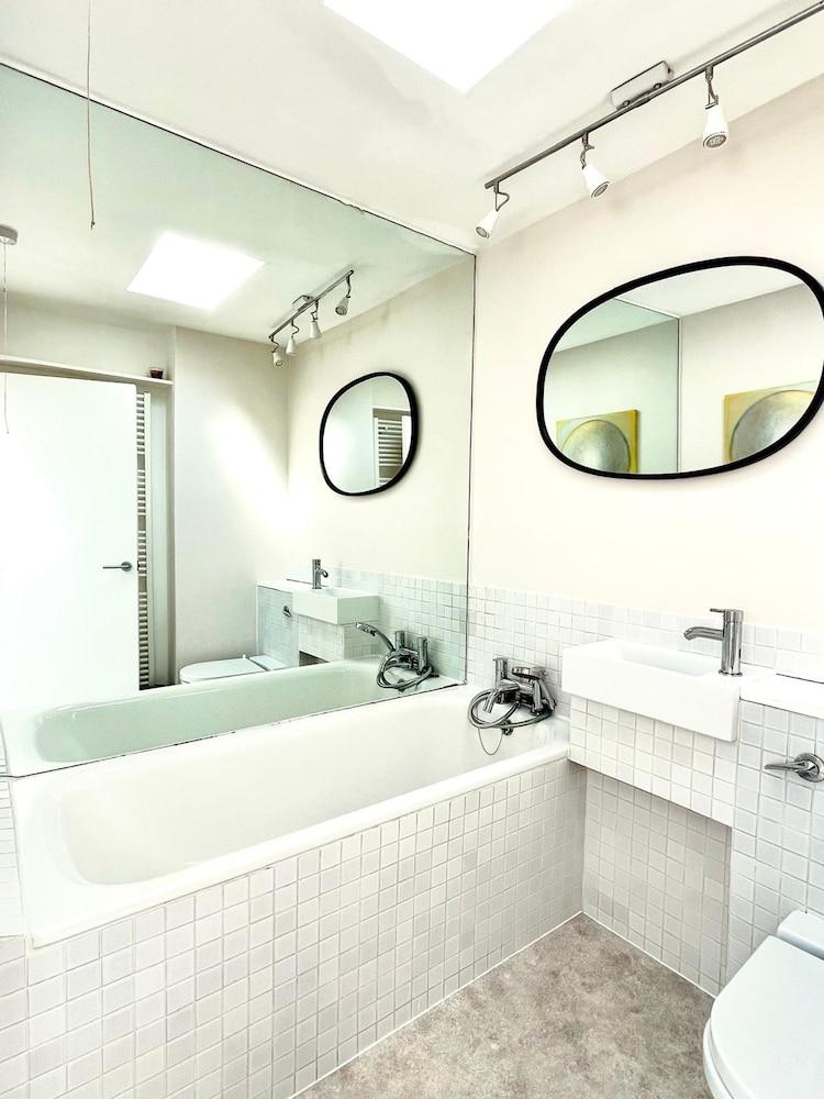 Agate House in Cambridge