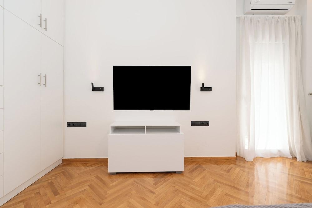 Kolonaki Elegant Apartment with Balcony