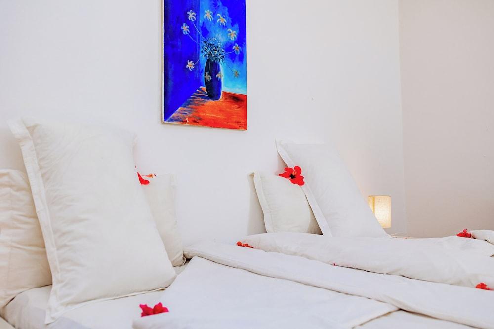 Bungalow Beach Hotel