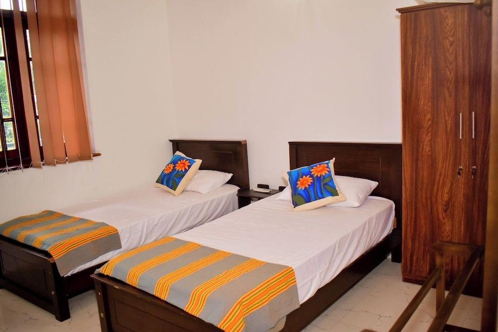 3 Bed House - Wifi, Parking, 10minbeach