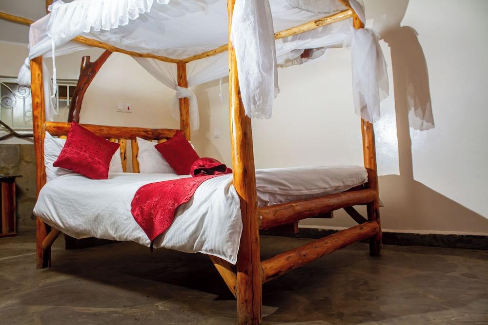 Hillstone Safari Lodge