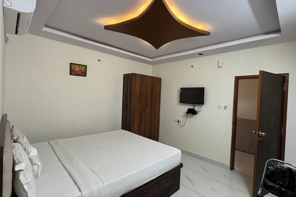 Hotel Royal Garuda Palace