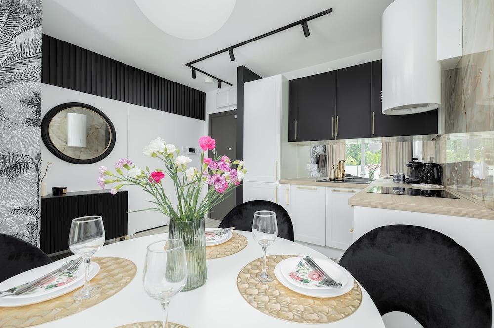 Apartment With Parking by Renters