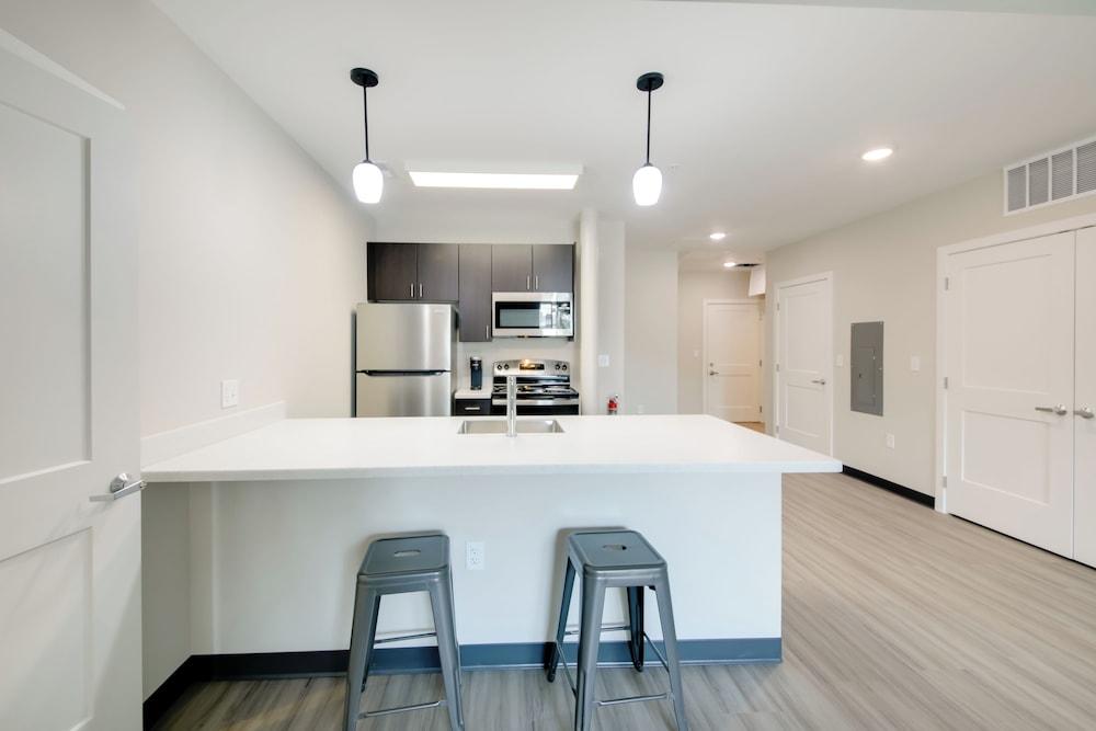 Bloomington Apartment, 3 Mi to IU Memorial Stadium